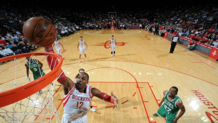 Hakeem Olajuwon thinks Dwight Howard is being too passive