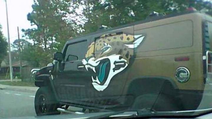 Here's a Hummer Painted to Look Like Those Awful Two-Tone Jaguars Helmets Here's a Hummer Painted to Look Like Those Awful Two-Tone Jaguars Helmets