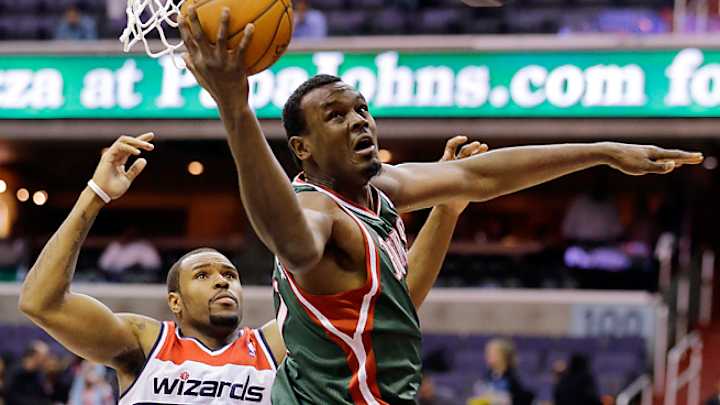 Mavs sign Dalembert, close to locking up starters