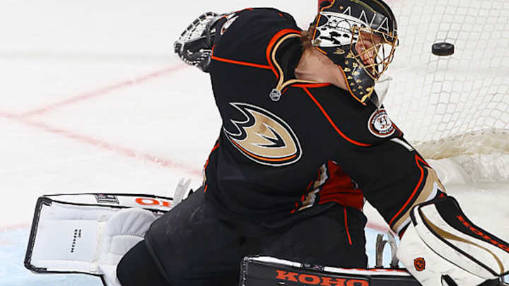 42-year-old goalie signs contract, dresses for Anaheim Ducks tonight