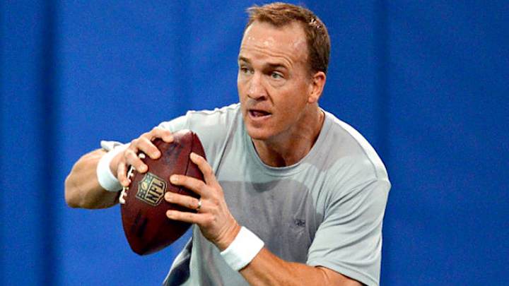 Manning speaks at alma mater Tennessee, backs coach Jones