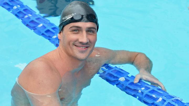 Ryan Lochte tears MCL after run-in with enthusiastic teenage girl