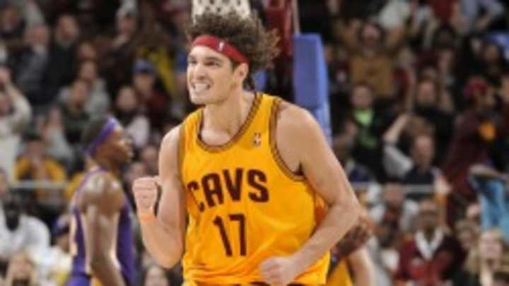 Cavs forward Anderson Varejao out 6-8 weeks with knee injury