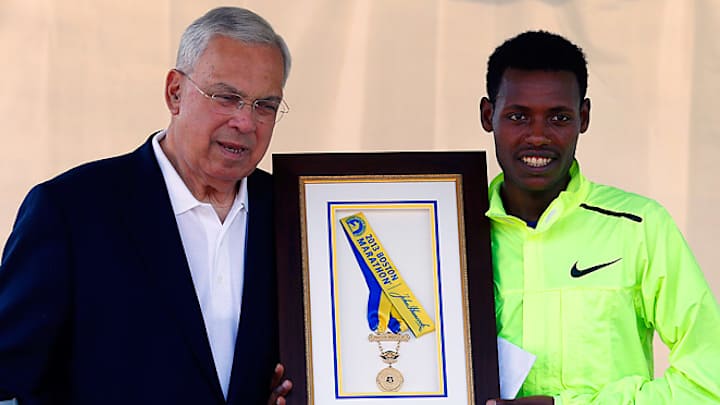 2013 Boston Marathon winner returns medal to city