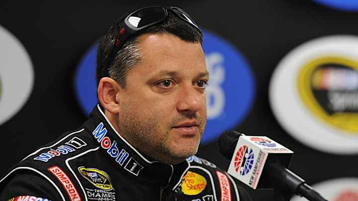 Tony Stewart out with broken leg, likely to miss Chase