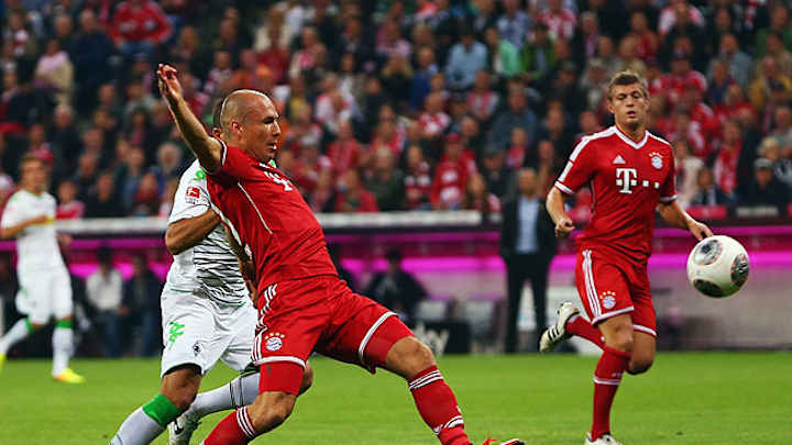 Arjen Robben, Bayern begin title defense with victory