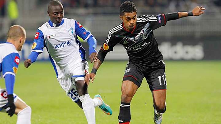 Michel Bastos joins Schalke on loan from Lyon