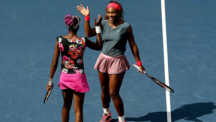 Venus, Serena knock out top doubles seed, advance to semifinals