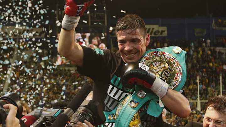 Despite knockdowns, Sergio Martinez tops Martin Murray for title