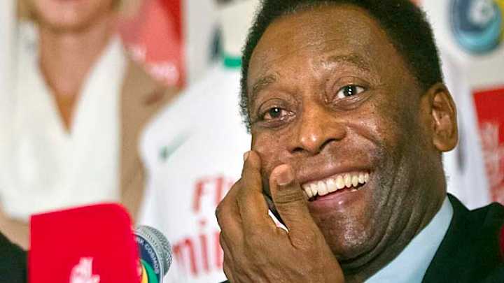 Pele asks Brazilians not to boo national team