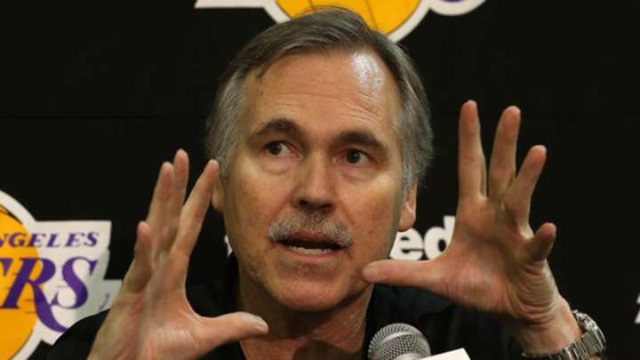 Lakers' Mike D'Antoni calls Kobe Bryant 'a fan' after tweets during loss to Spurs