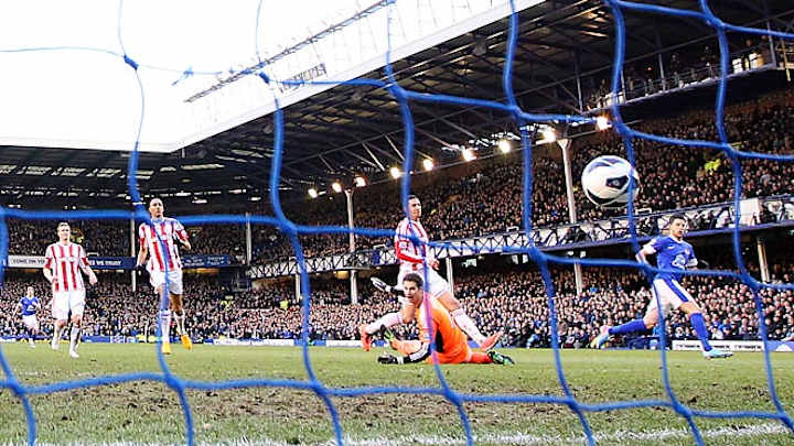 Mirallas scores, Howard returns as Everton beats Stoke 1-0