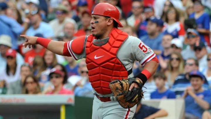 Carlos Ruiz re-signs with Phillies for 3 years, $26 million