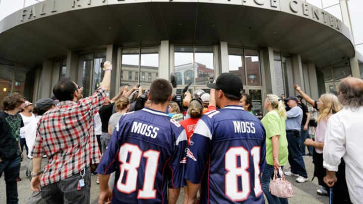 Connecticut man in Aaron Hernandez probe headed to Massachusetts