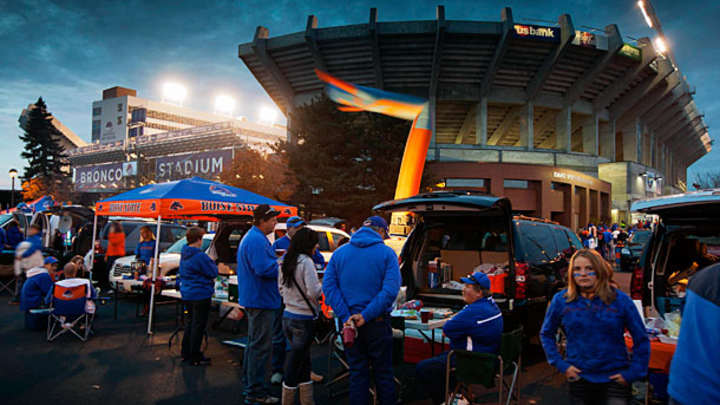 Boise State looking to add new video board, midfield logo in stadium Boise State looking to add new video board, midfield logo in stadium