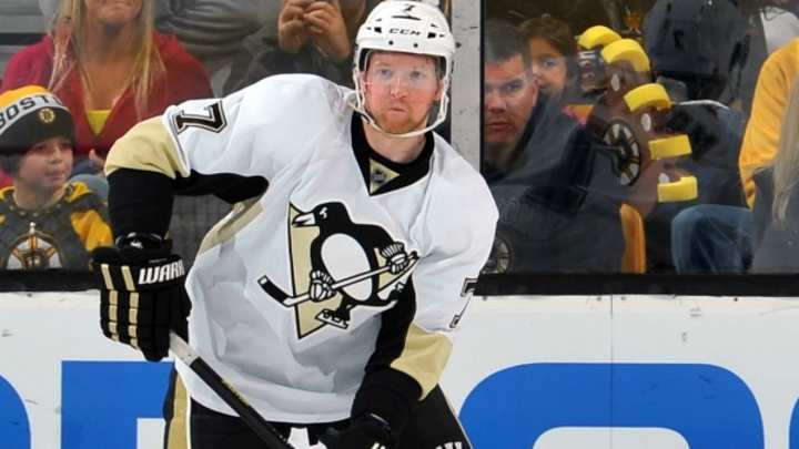 Pittsburgh defenseman Paul Martin out 4-6 weeks with broken leg