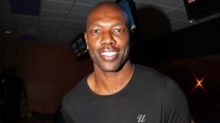 Ex-NFL receiver Terrell Owens debuts as semi-professional bowler
