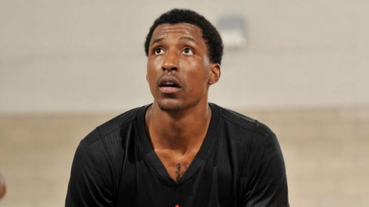 Pistons sign two draft picks