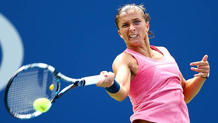 Sara Errani ousted in upset at U.S. Open, Serena Williams rolls on
