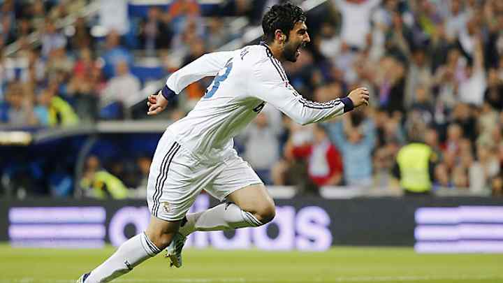 Raul Albiol joins Napoli from Real Madrid