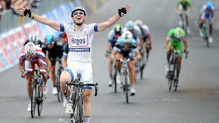 Degenkolb wins fifth stage of Giro d'Italia, Paolini holds lead