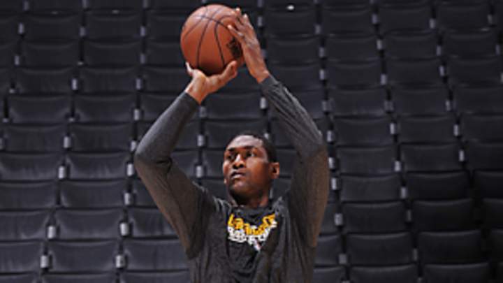 Metta World Peace anticipates early return from knee surgery