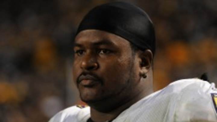 Chargers inquire about left tackle Bryant McKinnie