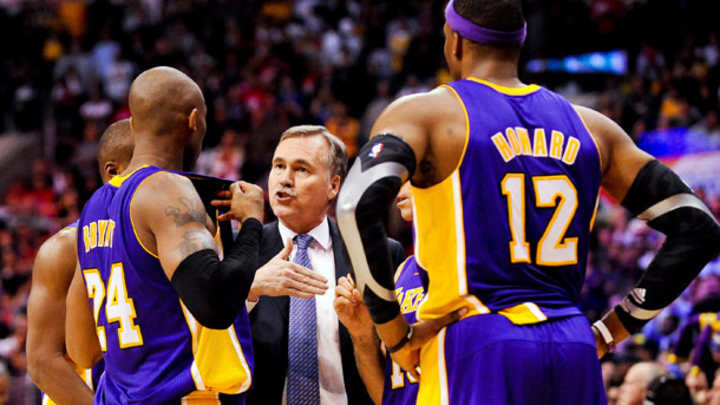 Lakers' Mike D'Antoni defends his offense after Dwight Howard's departure