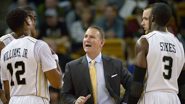 UCF extends coach Donnie Jones through 2018