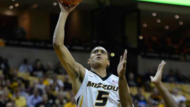 Jordan Clarkson helps Missouri top West Virginia; College hoops roundup