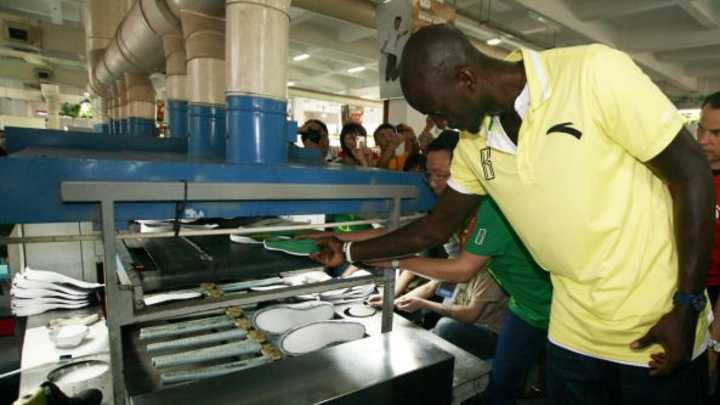 Weird Chinese Shoe Ad Asks You Not to Crap on Kevin Garnett's Lawn