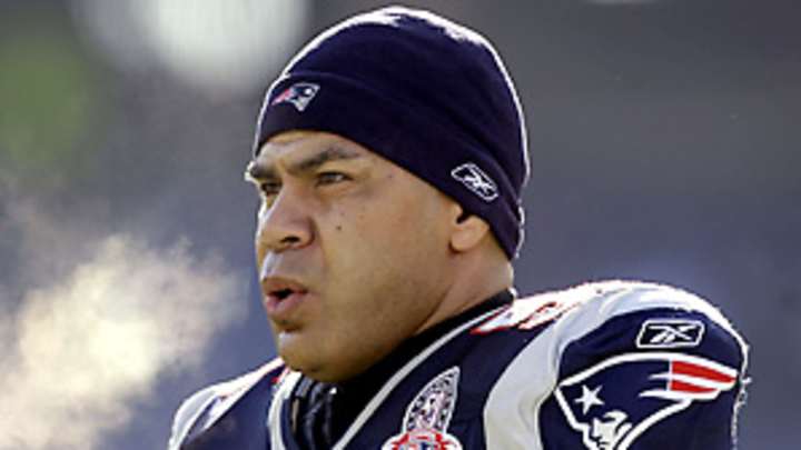 Junior Seau's family sues NFL over brain injuries