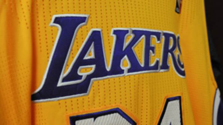 Video: Lakers, Kobe Bryant honor owner Jerry Buss at Staples Center