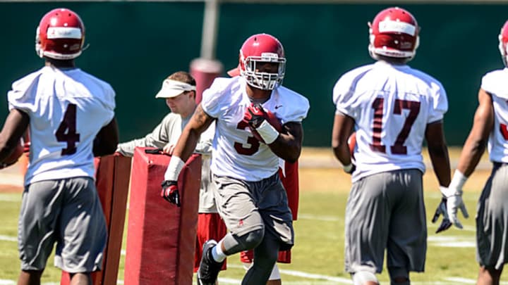 Report: Alabama's Derrick Henry to miss rest of spring with broken leg
