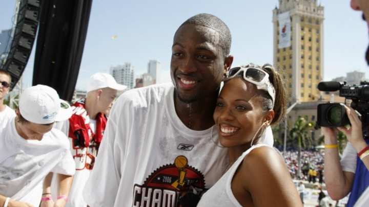 Dwyane Wade's ex-wife stages protest on downtown Chicago sidewalk Dwyane Wade's ex-wife stages protest on downtown Chicago sidewalk