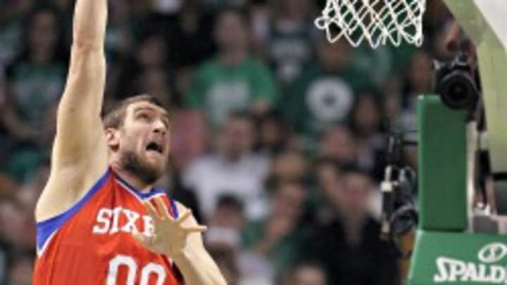 Sixers' Spencer Hawes agrees to extension