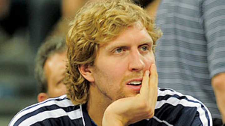 Mavericks' Nowitzki (knee) returns to practice