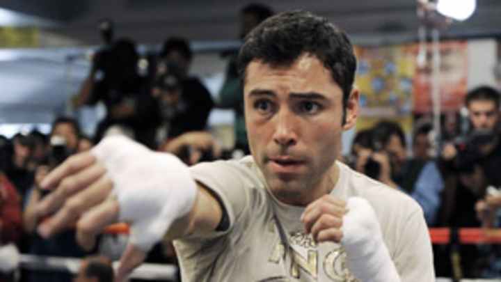 Fans still love De La Hoya -- for now, at least