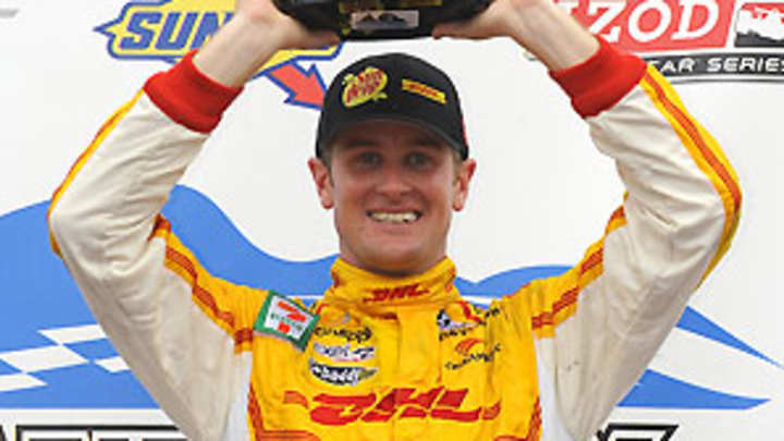 Hunter-Reay's risky move puts him in striking distance of IndyCar title