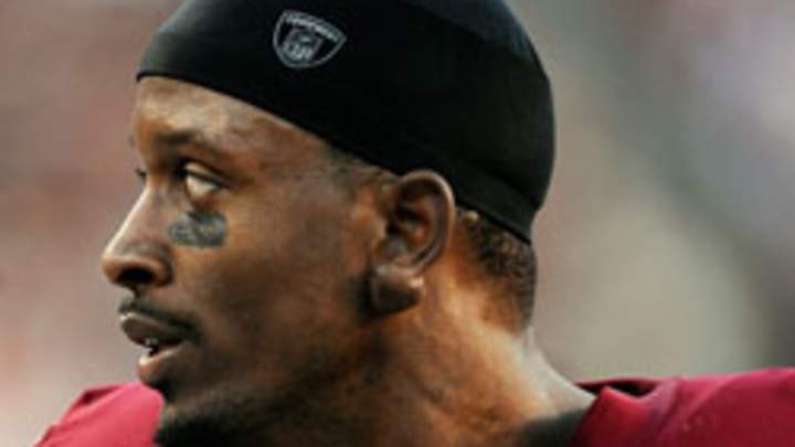 Washington Redskins TE Fred Davis representing himself in bizarre lawsuit