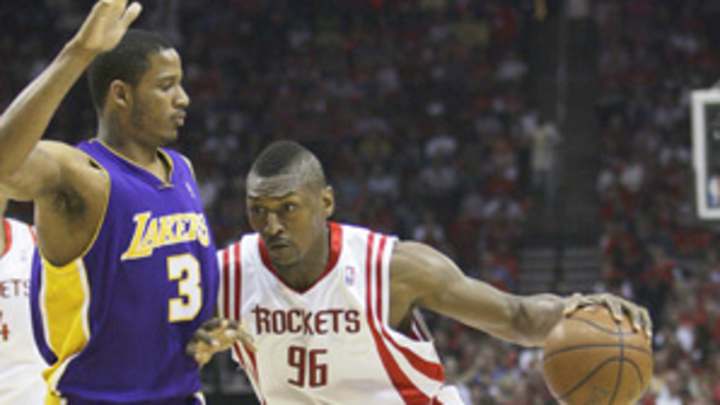 Lakers top rivals with Artest move