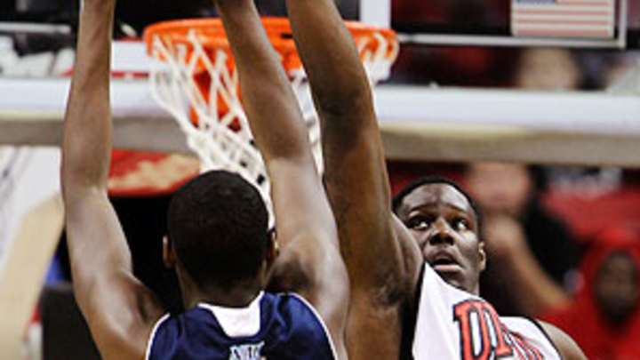 First-year big men Bennett, Austin make impact in season openers