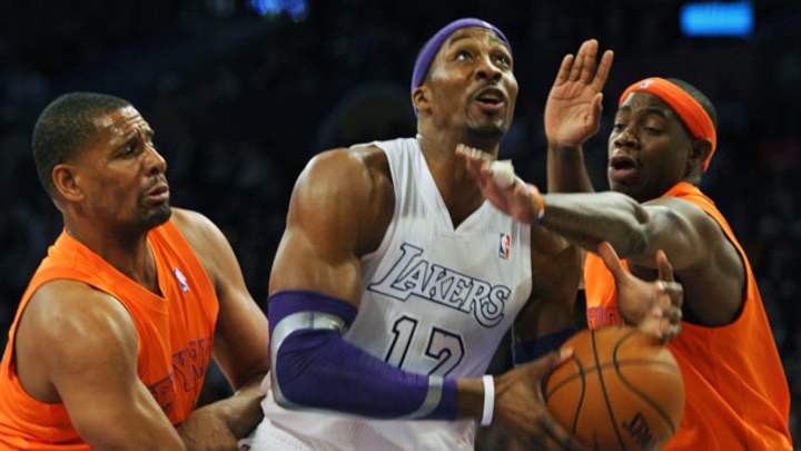 Three-Pointers: Howard and the Lakers contain Knicks' high-powered offense
