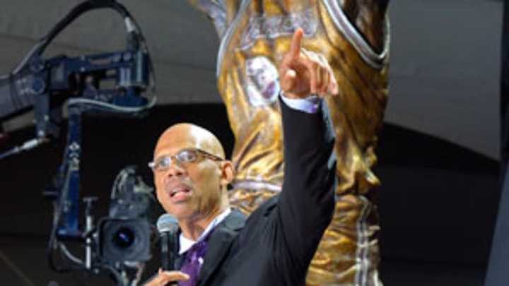 Kareem's skyhook captured in bronze Kareem's skyhook captured in bronze