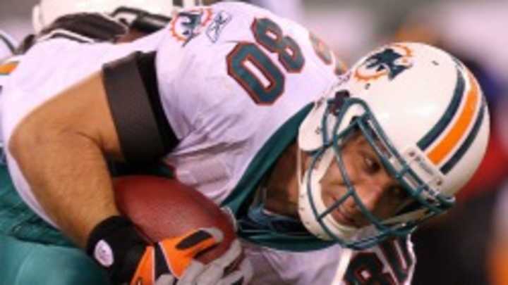 Dolphins TE Anthony Fasano: players not big fans of 'Hard Knocks'