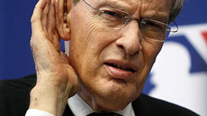 McCourt running out of cash, may soon be out of time with Dodgers McCourt running out of cash, may soon be out of time with Dodgers