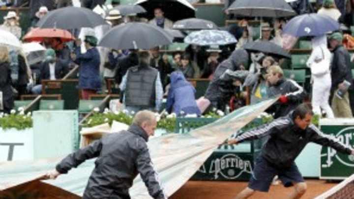 French Open men's final suspended for rain