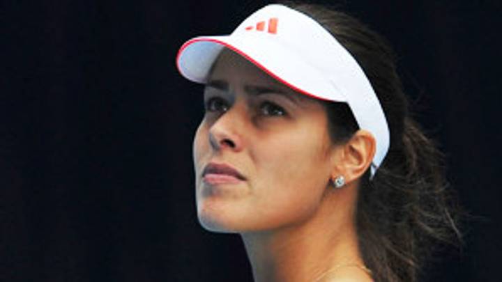 Djokovic, Radwanska win in Beijing; Ex-No. 1 Ivanovic out Djokovic, Radwanska win in Beijing; Ex-No. 1 Ivanovic out