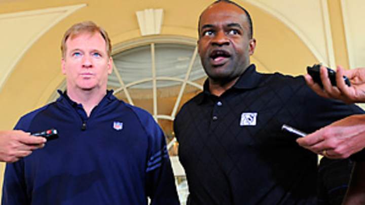 With end of NFL lockout at hand, it's time to focus on football again