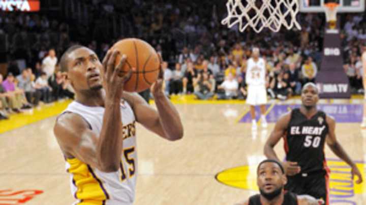 Kobe chooses balance over points as Lakers take down LeBron, Heat